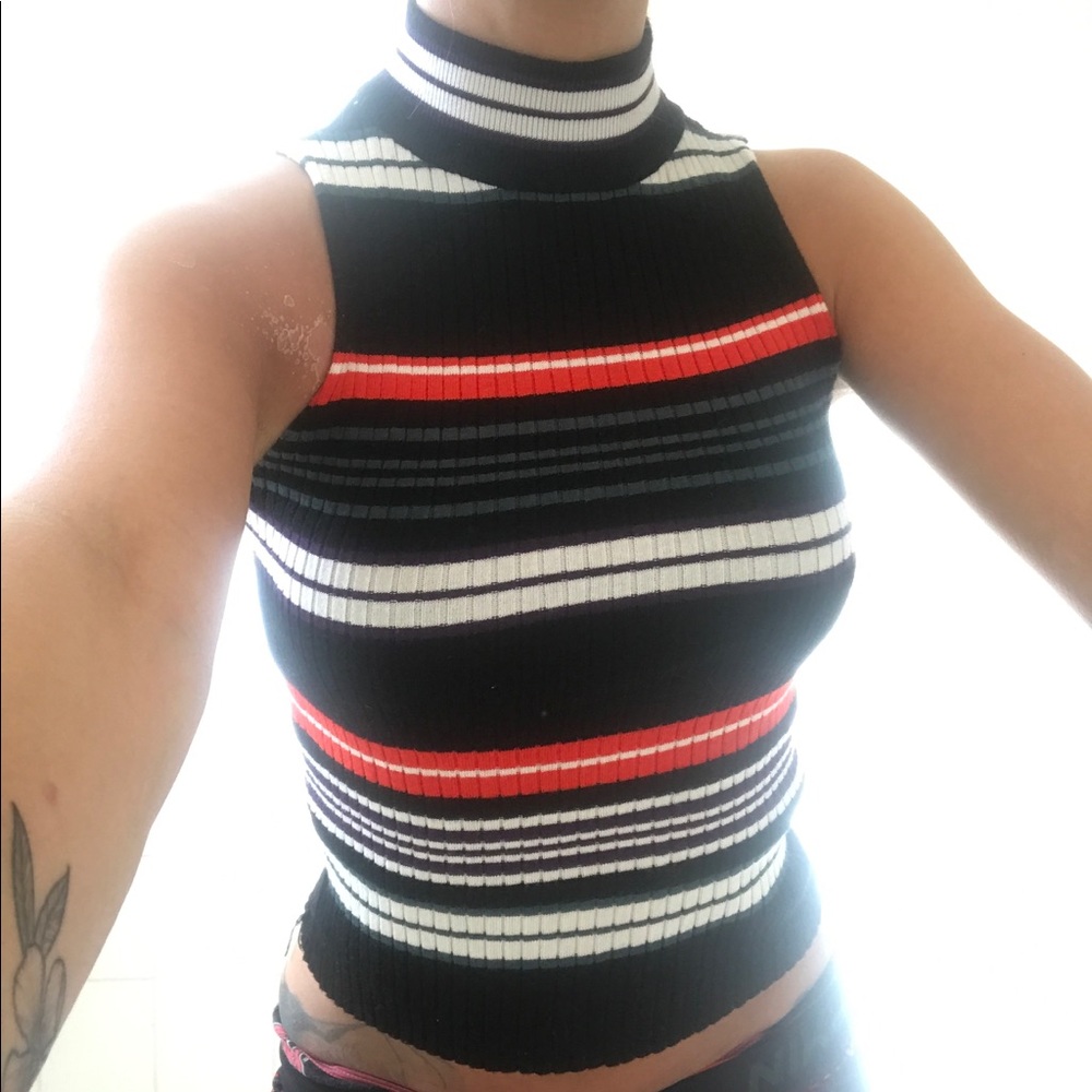 70s mod cropped turtleneck